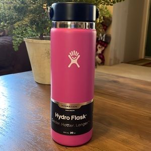 - Hydro Flask 20 ounce Wide Water Bottle Carnation (pink) Brand New with tags